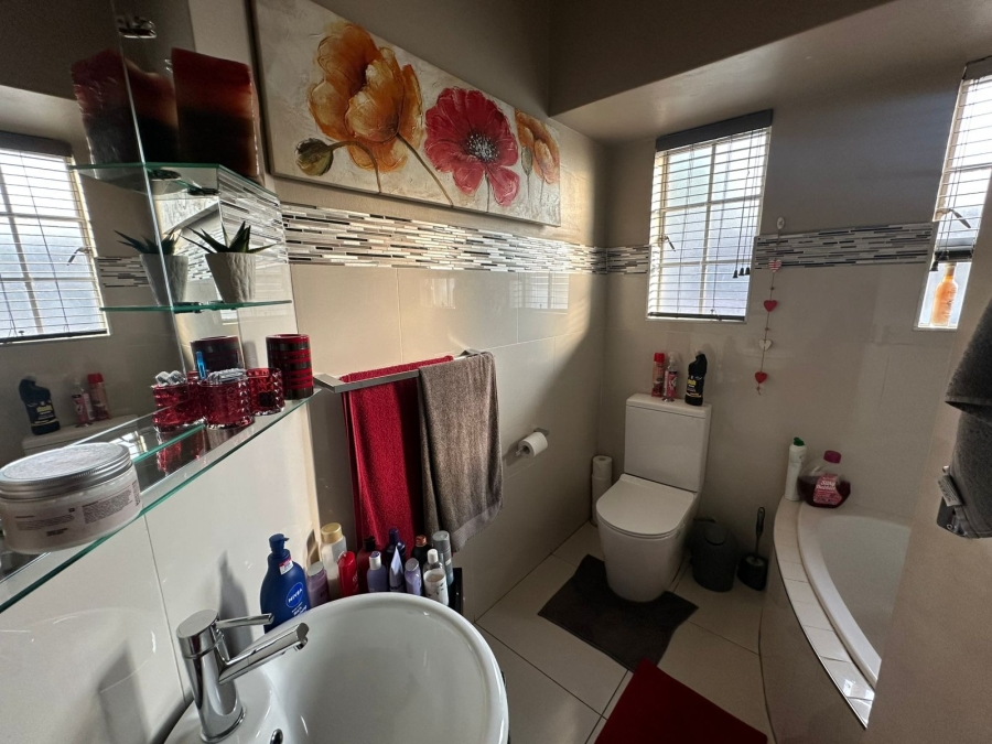 3 Bedroom Property for Sale in Waterval East North West